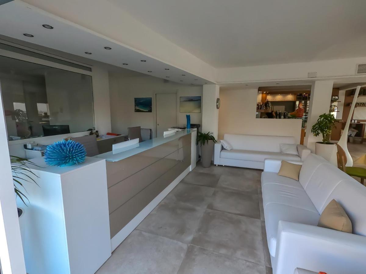 La Contessa Pool & Sea View Aparthotel Санта Тереза Галура Екстериор снимка